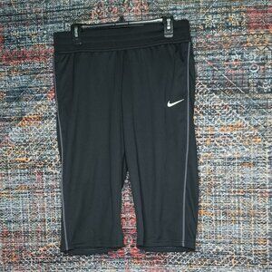 Nike womens dark gray w pinstripe athletic capris L 380379 012 EUC